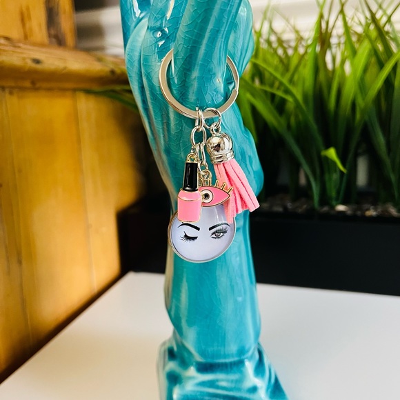 ❌❌SOLD❌❌💥Lot of 3💥Keychains tassel nail polish eye mascara makeup crown red blue - Picture 8 of 11